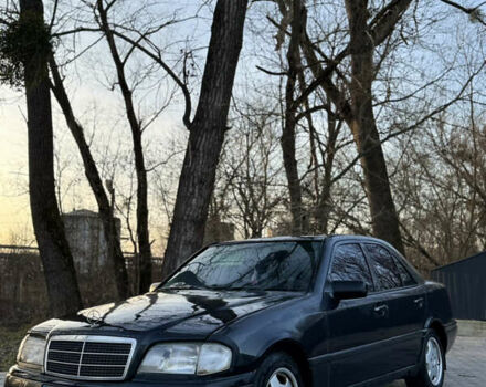 Черный Мерседес Ц-Класс, объемом двигателя 1.8 л и пробегом 350 тыс. км за 2000 $, фото 6 на Automoto.ua