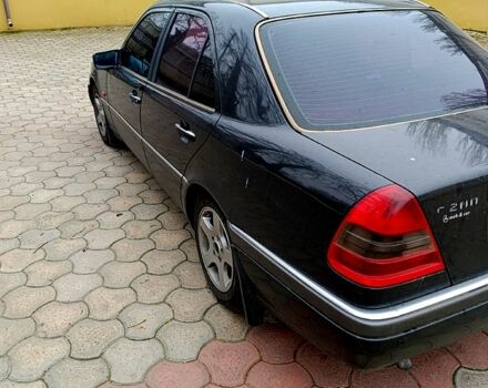 Черный Мерседес Ц-Класс, объемом двигателя 2.2 л и пробегом 244 тыс. км за 3700 $, фото 5 на Automoto.ua