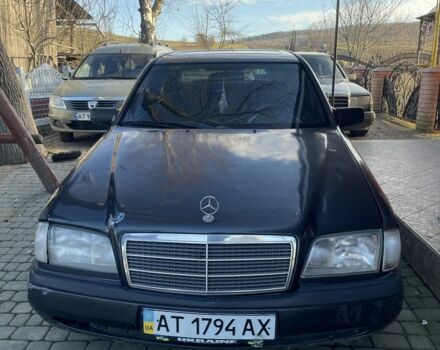 Черный Мерседес Ц-Класс, объемом двигателя 1.8 л и пробегом 354 тыс. км за 1666 $, фото 1 на Automoto.ua