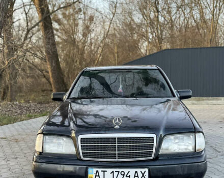 Черный Мерседес Ц-Класс, объемом двигателя 1.8 л и пробегом 350 тыс. км за 2000 $, фото 5 на Automoto.ua