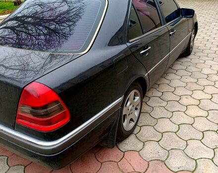 Черный Мерседес Ц-Класс, объемом двигателя 2.2 л и пробегом 244 тыс. км за 3700 $, фото 4 на Automoto.ua
