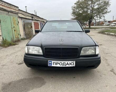 Чорний Мерседес Ц-Клас, об'ємом двигуна 2 л та пробігом 350 тис. км за 1750 $, фото 2 на Automoto.ua