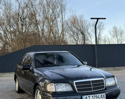 Черный Мерседес Ц-Класс, объемом двигателя 1.8 л и пробегом 350 тыс. км за 2000 $, фото 4 на Automoto.ua