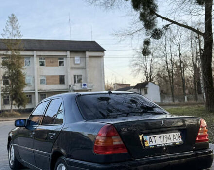 Черный Мерседес Ц-Класс, объемом двигателя 1.8 л и пробегом 350 тыс. км за 2000 $, фото 12 на Automoto.ua