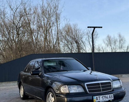 Черный Мерседес Ц-Класс, объемом двигателя 1.8 л и пробегом 350 тыс. км за 2000 $, фото 1 на Automoto.ua