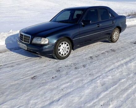 Черный Мерседес Ц-Класс, объемом двигателя 2.5 л и пробегом 350 тыс. км за 3100 $, фото 4 на Automoto.ua