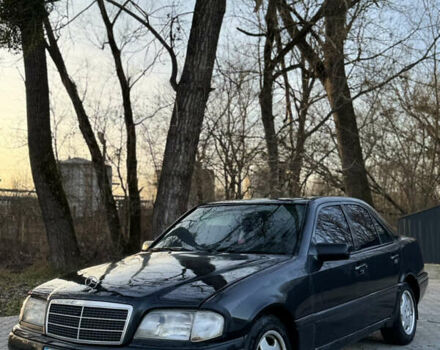 Черный Мерседес Ц-Класс, объемом двигателя 1.8 л и пробегом 350 тыс. км за 2000 $, фото 2 на Automoto.ua