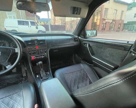 Черный Мерседес Ц-Класс, объемом двигателя 1.8 л и пробегом 227 тыс. км за 2500 $, фото 6 на Automoto.ua