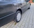Черный Мерседес Ц-Класс, объемом двигателя 1.8 л и пробегом 293 тыс. км за 1700 $, фото 14 на Automoto.ua