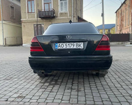 Черный Мерседес Ц-Класс, объемом двигателя 1.8 л и пробегом 227 тыс. км за 2500 $, фото 3 на Automoto.ua