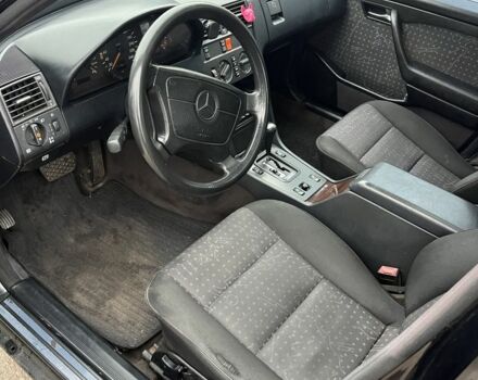 Чорний Мерседес Ц-Клас, об'ємом двигуна 2 л та пробігом 350 тис. км за 1750 $, фото 7 на Automoto.ua
