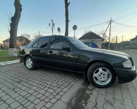 Черный Мерседес Ц-Класс, объемом двигателя 1.8 л и пробегом 227 тыс. км за 2500 $, фото 2 на Automoto.ua