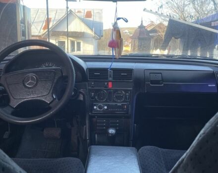 Черный Мерседес Ц-Класс, объемом двигателя 1.8 л и пробегом 354 тыс. км за 1666 $, фото 4 на Automoto.ua