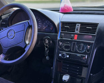 Черный Мерседес Ц-Класс, объемом двигателя 1.8 л и пробегом 350 тыс. км за 2000 $, фото 17 на Automoto.ua