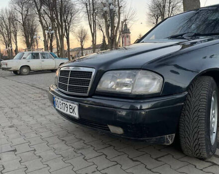 Черный Мерседес Ц-Класс, объемом двигателя 1.8 л и пробегом 227 тыс. км за 2500 $, фото 4 на Automoto.ua