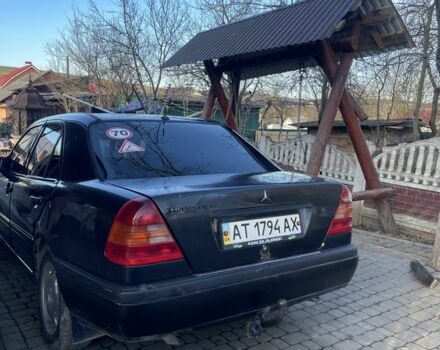 Черный Мерседес Ц-Класс, объемом двигателя 1.8 л и пробегом 354 тыс. км за 1666 $, фото 7 на Automoto.ua