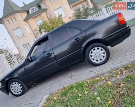 Чорний Мерседес Ц-Клас, об'ємом двигуна 1.8 л та пробігом 293 тис. км за 1600 $, фото 1 на Automoto.ua