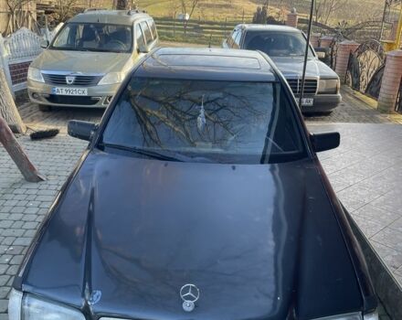 Черный Мерседес Ц-Класс, объемом двигателя 1.8 л и пробегом 354 тыс. км за 1666 $, фото 2 на Automoto.ua