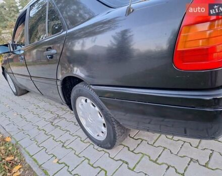 Чорний Мерседес Ц-Клас, об'ємом двигуна 1.8 л та пробігом 293 тис. км за 1550 $, фото 2 на Automoto.ua