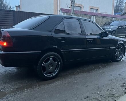 Чорний Мерседес Ц-Клас, об'ємом двигуна 1.8 л та пробігом 240 тис. км за 3600 $, фото 1 на Automoto.ua