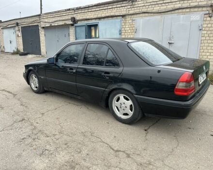 Чорний Мерседес Ц-Клас, об'ємом двигуна 2 л та пробігом 350 тис. км за 1750 $, фото 4 на Automoto.ua
