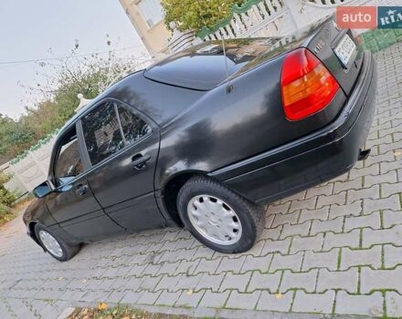 Чорний Мерседес Ц-Клас, об'ємом двигуна 1.8 л та пробігом 293 тис. км за 1550 $, фото 3 на Automoto.ua