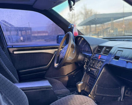 Черный Мерседес Ц-Класс, объемом двигателя 1.8 л и пробегом 350 тыс. км за 2000 $, фото 14 на Automoto.ua