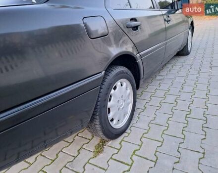 Чорний Мерседес Ц-Клас, об'ємом двигуна 1.8 л та пробігом 293 тис. км за 1600 $, фото 14 на Automoto.ua