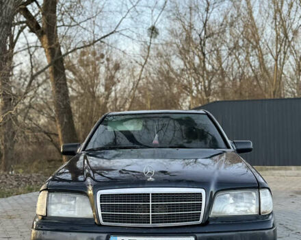 Черный Мерседес Ц-Класс, объемом двигателя 1.8 л и пробегом 350 тыс. км за 2000 $, фото 8 на Automoto.ua