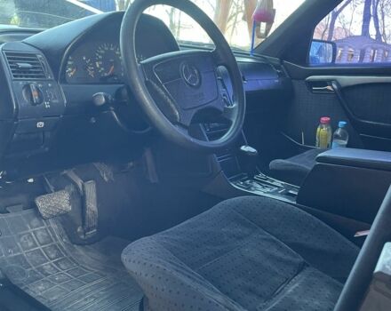 Черный Мерседес Ц-Класс, объемом двигателя 1.8 л и пробегом 354 тыс. км за 1666 $, фото 5 на Automoto.ua