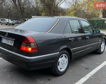 Черный Мерседес Ц-Класс, объемом двигателя 1.8 л и пробегом 430 тыс. км за 3700 $, фото 5 на Automoto.ua