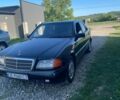Черный Мерседес Ц-Класс, объемом двигателя 1.8 л и пробегом 300 тыс. км за 2600 $, фото 1 на Automoto.ua