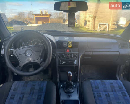 Чорний Мерседес Ц-Клас, об'ємом двигуна 1.8 л та пробігом 350 тис. км за 3000 $, фото 4 на Automoto.ua