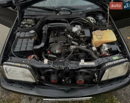 Черный Мерседес Ц-Класс, объемом двигателя 2 л и пробегом 600 тыс. км за 3261 $, фото 3 на Automoto.ua