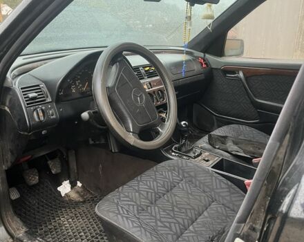 Мерседес Ц-Клас 1995 у Києві на Automoto.ua Чорний Мерседес Ц-Клас, об'ємом двигуна 1.8 л та пробігом 3 тис. км за 375 $, фото 1 на Automoto.ua