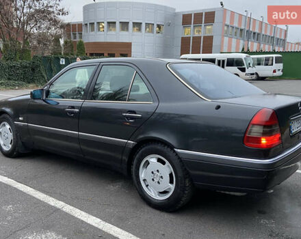 Черный Мерседес Ц-Класс, объемом двигателя 1.8 л и пробегом 430 тыс. км за 3700 $, фото 6 на Automoto.ua