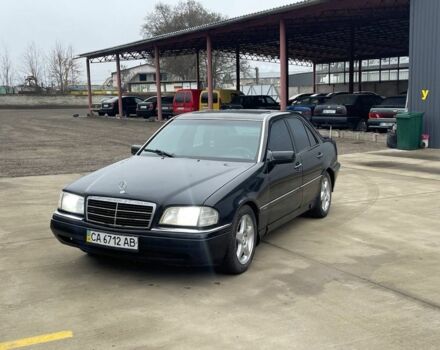 Черный Мерседес Ц-Класс, объемом двигателя 1.8 л и пробегом 185 тыс. км за 1650 $, фото 2 на Automoto.ua