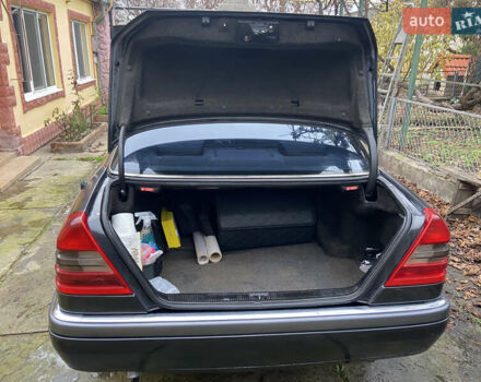 Черный Мерседес Ц-Класс, объемом двигателя 1.8 л и пробегом 430 тыс. км за 3700 $, фото 15 на Automoto.ua