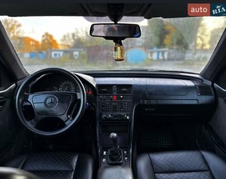 Черный Мерседес Ц-Класс, объемом двигателя 2 л и пробегом 600 тыс. км за 3261 $, фото 2 на Automoto.ua