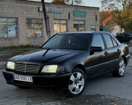 Черный Мерседес Ц-Класс, объемом двигателя 2 л и пробегом 600 тыс. км за 3261 $, фото 1 на Automoto.ua