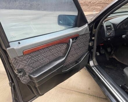 Черный Мерседес Ц-Класс, объемом двигателя 1.8 л и пробегом 185 тыс. км за 1650 $, фото 7 на Automoto.ua