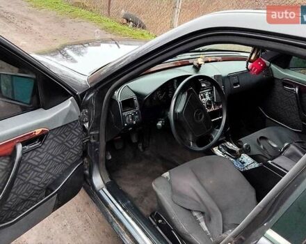 Чорний Мерседес Ц-Клас, об'ємом двигуна 1.8 л та пробігом 150 тис. км за 2500 $, фото 5 на Automoto.ua