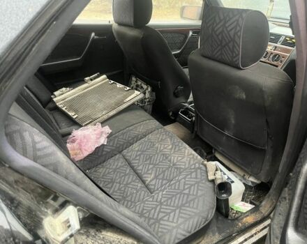 Мерседес Ц-Клас 1995 у Києві на Automoto.ua Чорний Мерседес Ц-Клас, об'ємом двигуна 1.8 л та пробігом 3 тис. км за 375 $, фото 4 на Automoto.ua