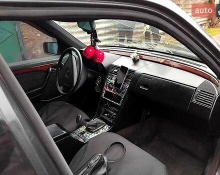 Чорний Мерседес Ц-Клас, об'ємом двигуна 1.8 л та пробігом 150 тис. км за 2500 $, фото 6 на Automoto.ua