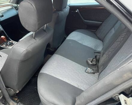 Черный Мерседес Ц-Класс, объемом двигателя 1.8 л и пробегом 185 тыс. км за 1650 $, фото 9 на Automoto.ua