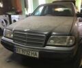 Черный Мерседес Ц-Класс, объемом двигателя 1.8 л и пробегом 390 тыс. км за 2700 $, фото 1 на Automoto.ua