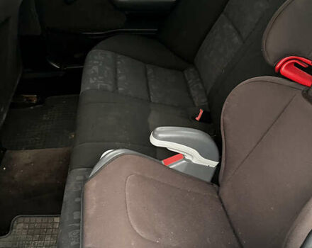 Черный Мерседес Ц-Класс, объемом двигателя 1.8 л и пробегом 400 тыс. км за 3000 $, фото 15 на Automoto.ua