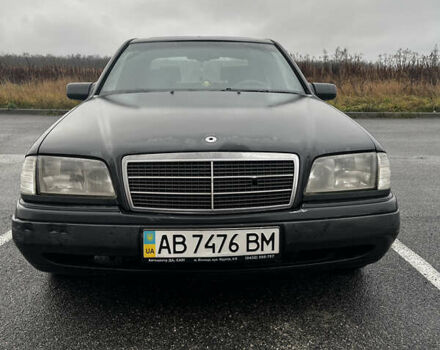 Черный Мерседес Ц-Класс, объемом двигателя 1.8 л и пробегом 400 тыс. км за 3000 $, фото 1 на Automoto.ua