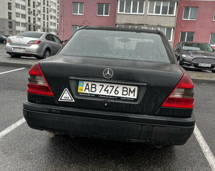 Черный Мерседес Ц-Класс, объемом двигателя 1.8 л и пробегом 400 тыс. км за 3000 $, фото 5 на Automoto.ua