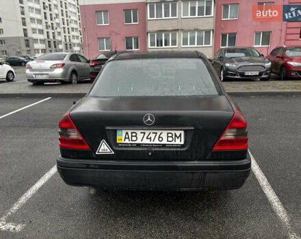 Черный Мерседес Ц-Класс, объемом двигателя 1.8 л и пробегом 400 тыс. км за 3000 $, фото 4 на Automoto.ua